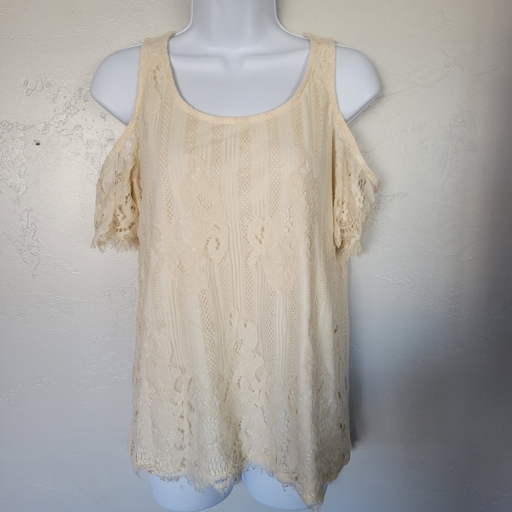 Maurices Medium Beige Lace Cold Shoulder Blouse Short Sleeve Lined Keyhole Fancy